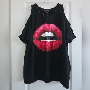 Forever 21 Black Tee with Bold Red Lips Graphic Size 1X